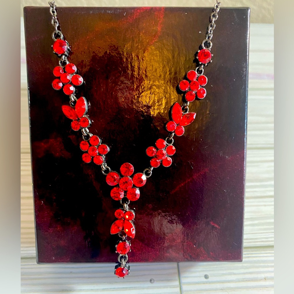 ❤️Valentine’s Day❤️ Stunning Vintage Red Drop Necklace
